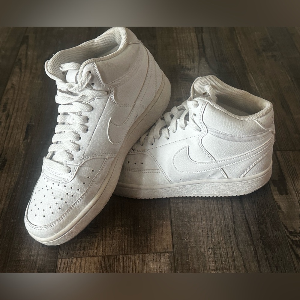 Nike Classic White Athletic Mid-Top Shoes